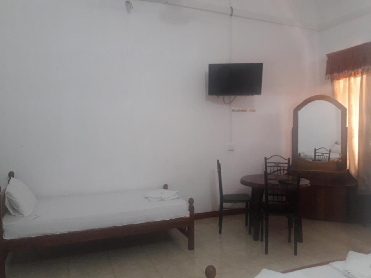 Hotel Blue Whale Jaffna Eksteriør bilde